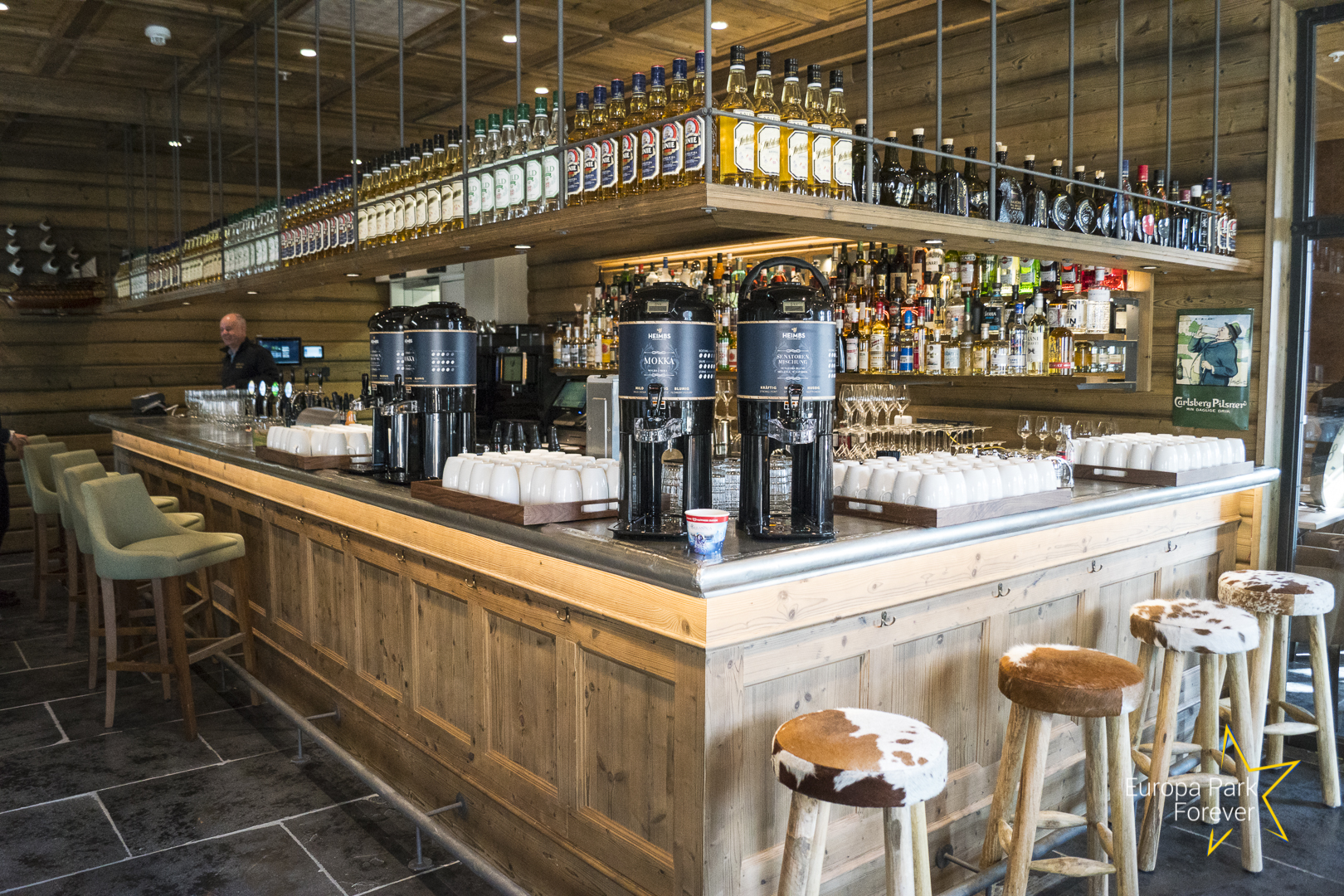 Le bar Erikson avec les 42 sortes d'Aquavit exposé.